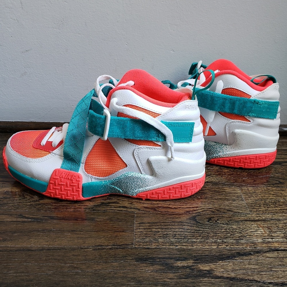 BRAND NEW! NIKE AIR RAID BR